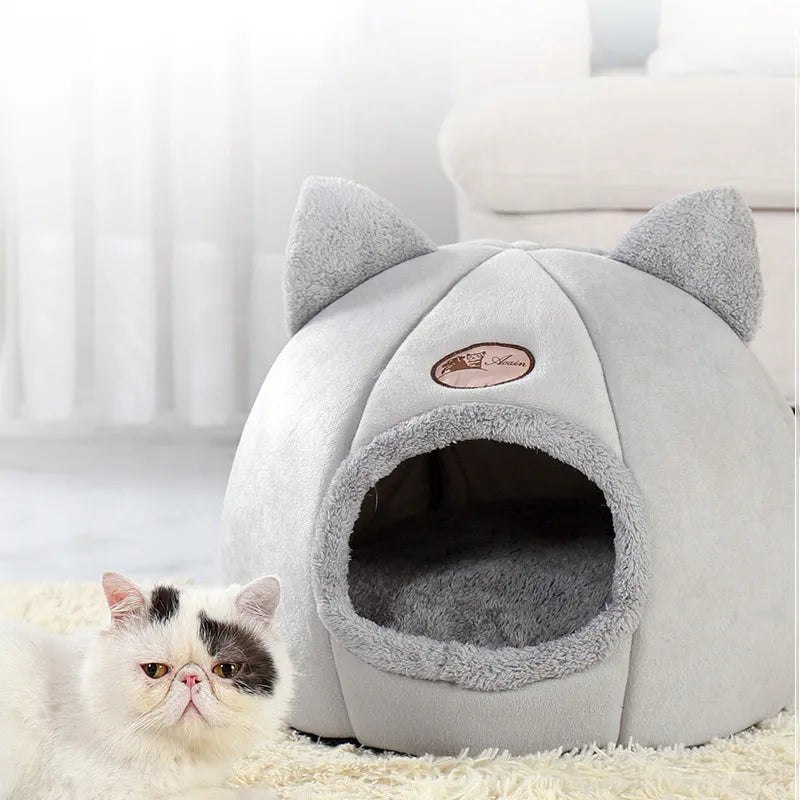 Cozy Winter Cat Bed